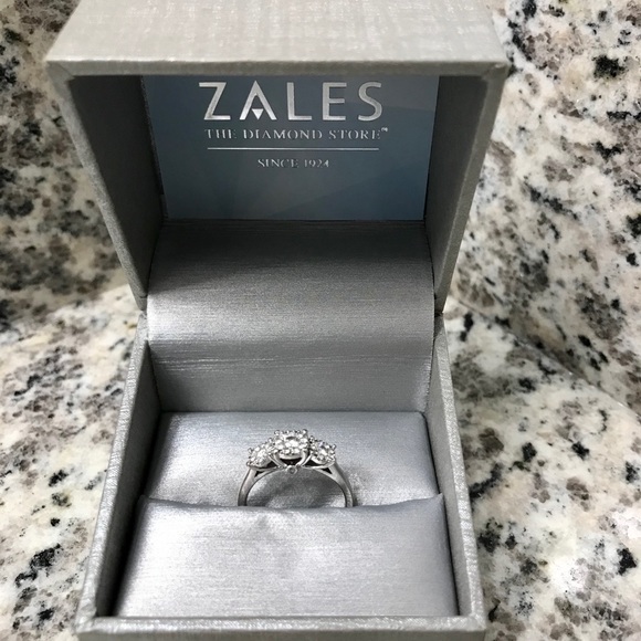 Zales Jewelry - Zales 10k White Gold 1/2ctw Diamond Eng Ring SZ 7